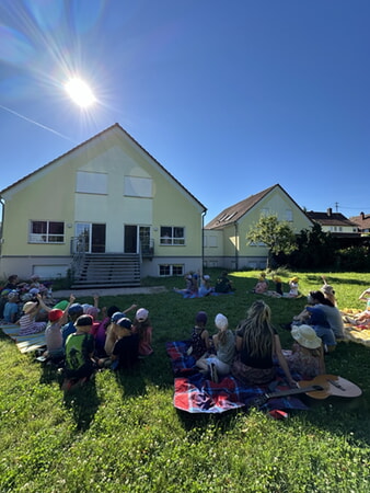 Bei strahlendem Sonnenschein lernen wir uns kennen.