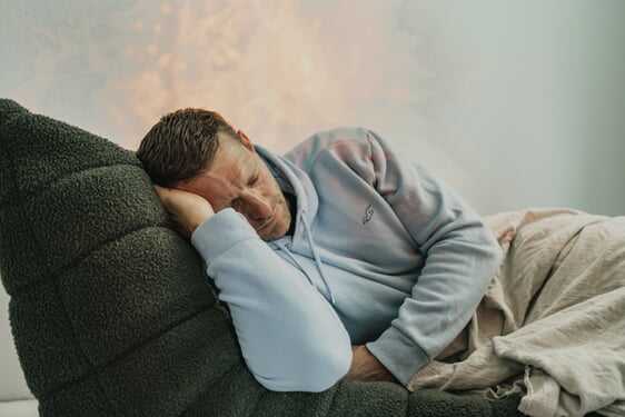 Long COVID Patienten leiden häufig unter extremer Erschöpfung und erheblichen Konzentrationsproblemen. Foto: AOK