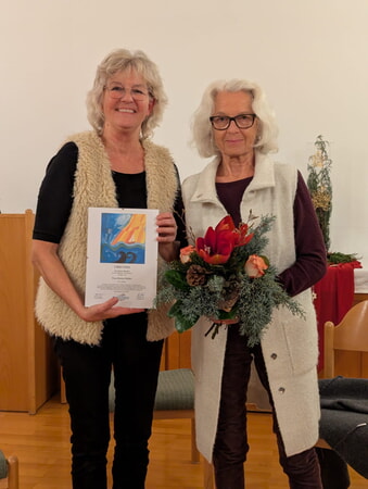 Seit 10 Jahren dabei: Marion M&uuml;ller (rechts) mit Teamleiterin Christine Graf