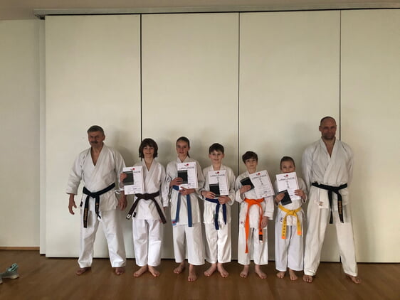 v.l.n.r: Trainer Walter Sch&uuml;le, Eliseo, Luisa, Jonathan, Sebastian, Lia, Trainer Martin Hofele