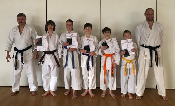 v.l.n.r: Trainer Walter Sch&uuml;le, Eliseo, Luisa, Jonathan, Sebastian, Lia, Trainer Martin Hofele