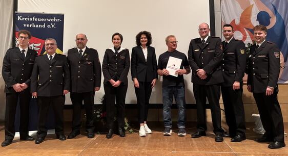 Heinz Wütherich (3. v.l.), Sabine Bauer (4. v.l.), BMin Diana Danner (Mitte), Peter Dzieciol (4. v.r.) und Patrick Conz (3. v.r.)