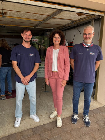 Heizungsbau Heinz begrüßte nebenan ebenfalls alle Besucherinnen und Besucher auf ihrem Betriebsgelände herzlich und bot für die Kinder im Rahmen der Rallye die Gelegenheit selbst Marshmallows zu grillen.