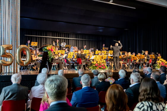 50 Jahre Kreisreform und 85 Jahre Landkreis Heilbronn standen im Mittelpunkt des Jubiläumsabends in der Sulmtalhalle in Erlenbach. Für den musikalischen Rahmen sorgte das frische ernannte Kreisjugendorchester. 