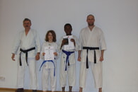 Kinder-Karate: Erfolgreiche Gürtelprüfung 