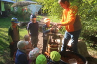 Reiche Ernte im Naturkindergarten