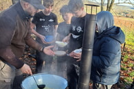Kesselgl&uuml;ck im Freien: Siebtkl&auml;ssler der Naturparkschule KKS st&auml;rken Gemeinschaft und Naturverbundenheit