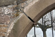 F&auml;llung einer Linde auf dem Friedhof &ndash; Schutz des denkmalgesch&uuml;tzten Torbogens