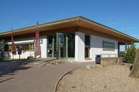Reparaturarbeiten am Dach des Naturparkzentrums
