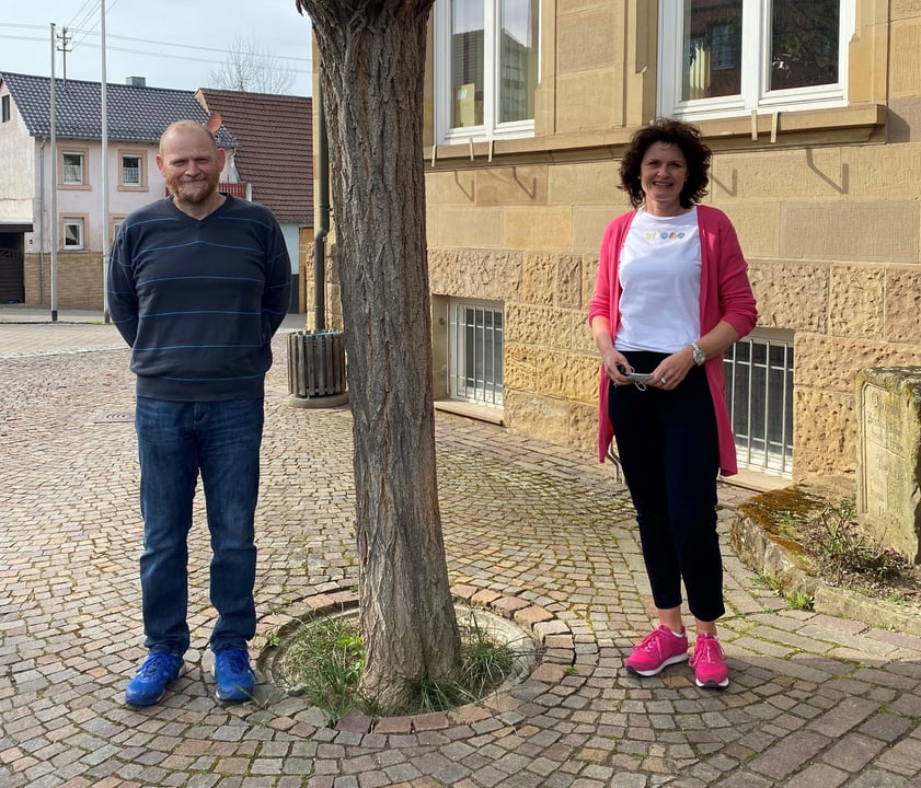 Geschäftsinhaber Jochen Stuber beim Kennenlern-Besuch von Bürgermeisterin Danner