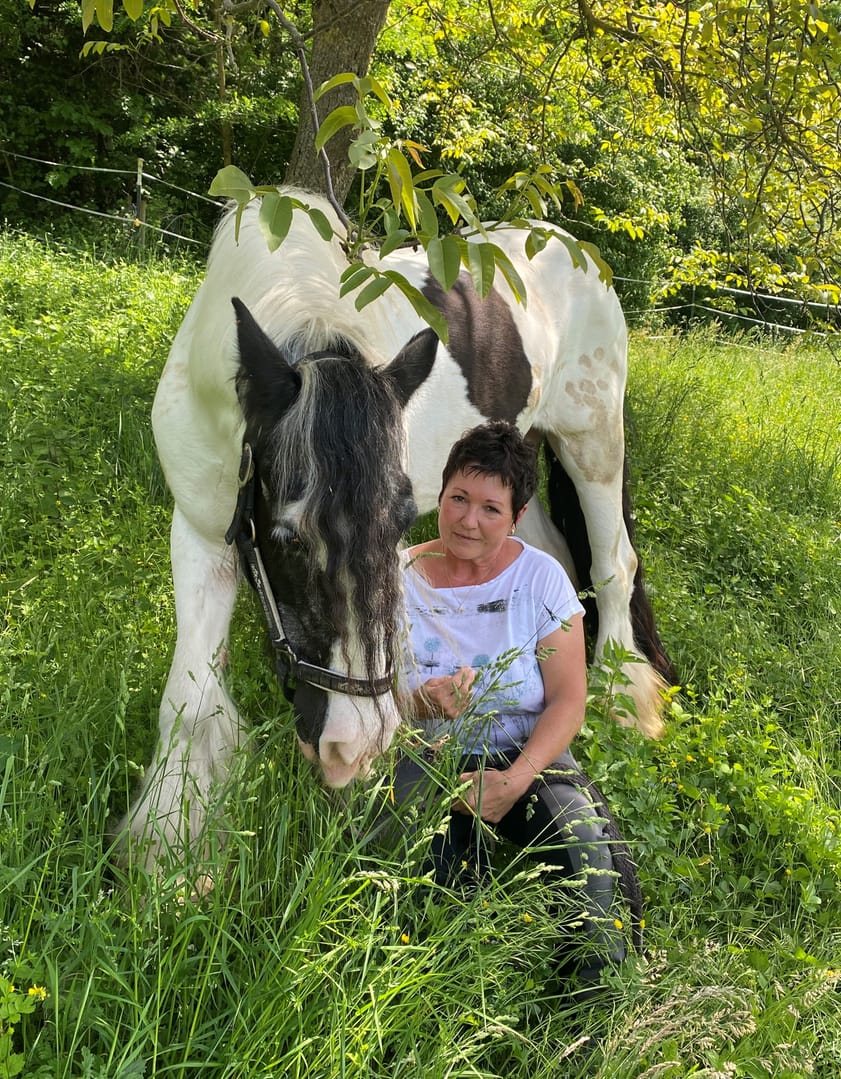 Petra Schenek mit ihrem Pferd Savana